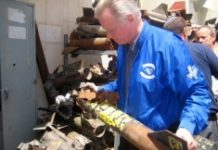 Actor Jon Voight visits with Sderot residents